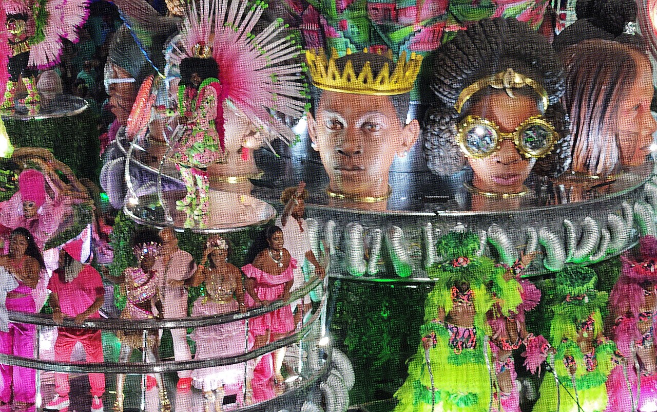 Desfile e passistas