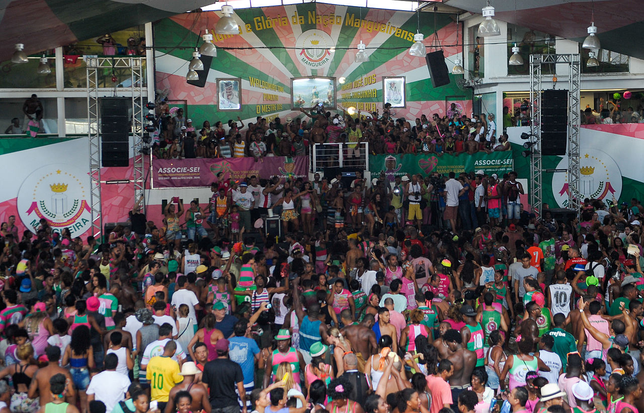 Roda de samba na quadra